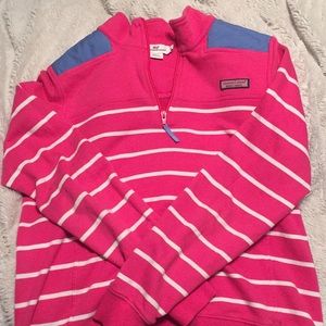 Vineyard Vines size Medium pull over 🐳